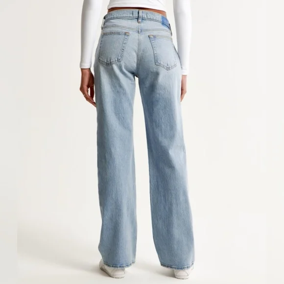 Abercrombie&Fitch The Baggy Low Rise Jeans Light Wash Ripped Size 24 00 - Picture 2 of 7